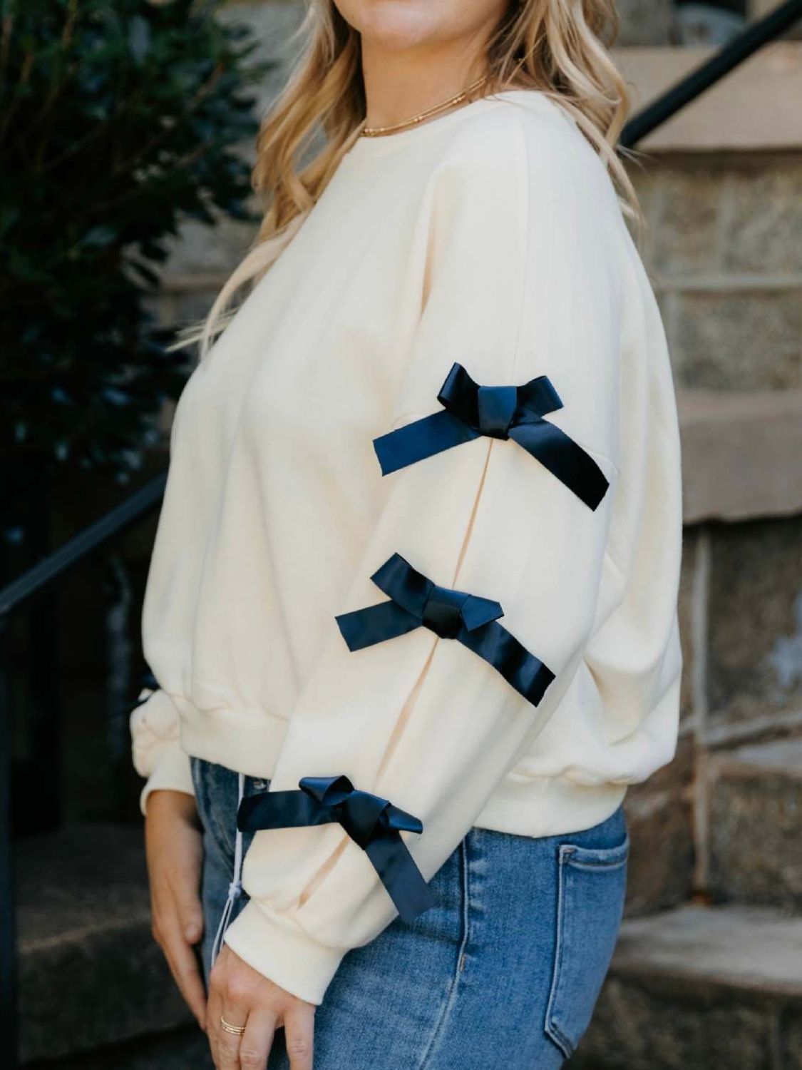 Contrast Bow Round Neck Long Sleeve Sweatshirt